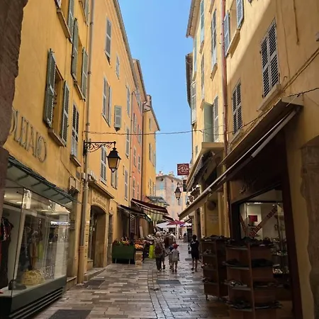 شقة -rue Pietonne Climatisation Lit 160 Equipe - Sabrina